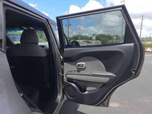 Used 2018 Kia Soul FWD image 12