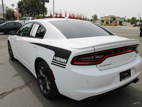 Used 2018 Dodge Charger R/T w/ Plus Group image 4