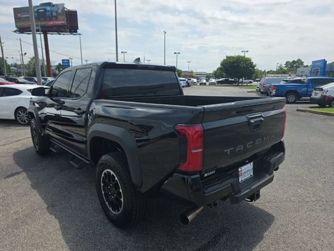Certified 2025 Toyota Tacoma TRD Off-Road AWD/4WD image 6