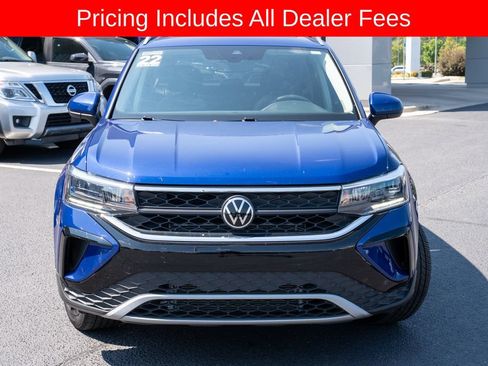 Used 2022 Volkswagen Taos SE FWD image 2