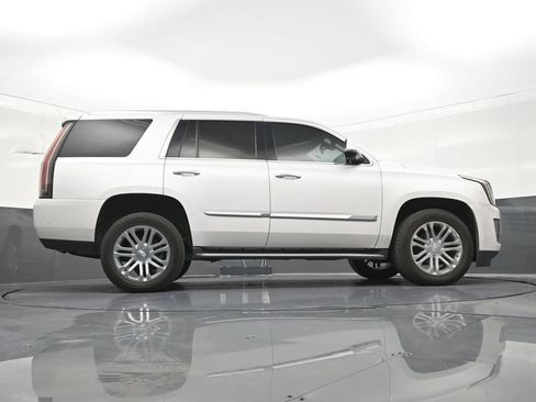 Used 2020 Cadillac Escalade 2WD image 29