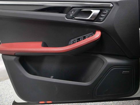 Used 2023 Porsche Macan S image 6