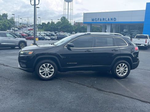 Used 2019 Jeep Cherokee Latitude w/ Cold Weather Group AWD/4WD image 2