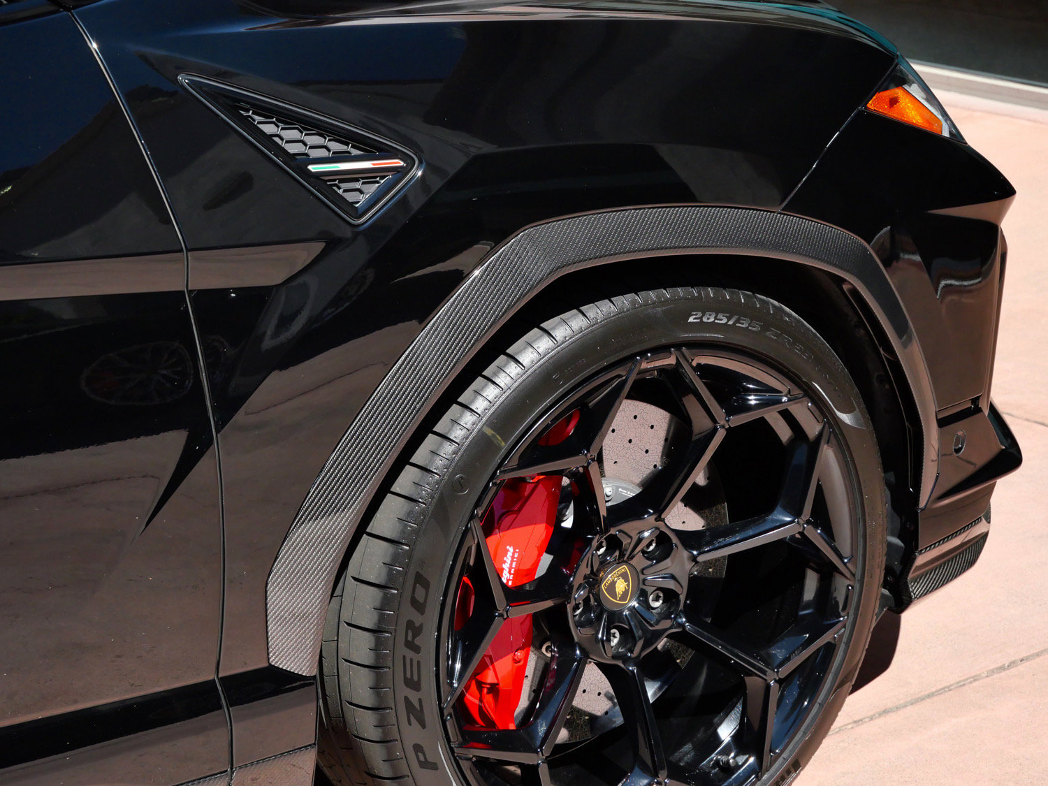 Used 2024 Lamborghini Urus Performante AWD/4WD image 31