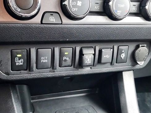 Used 2020 Toyota Tacoma TRD Sport w/ Technology Package image 25