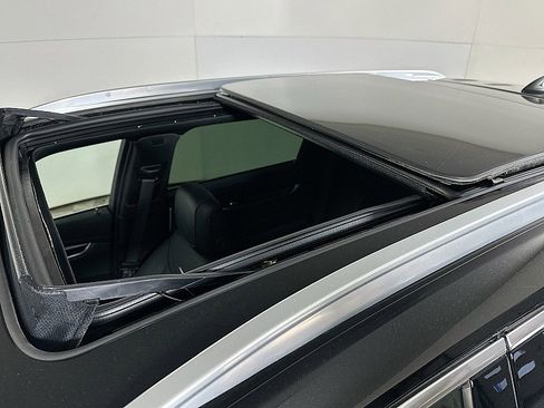 Used 2025 Cadillac XT5 Premium Luxury image 11