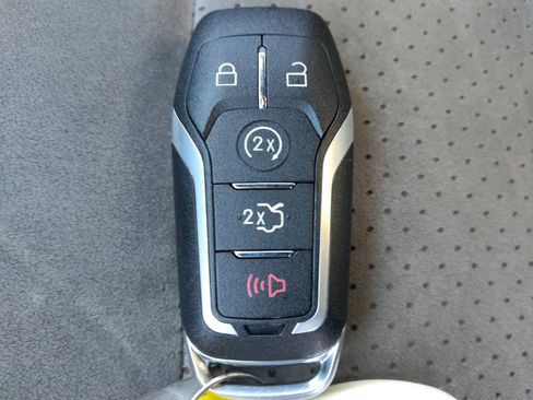 Used 2017 Ford Explorer XLT w/ Equipment Group 202A image 32