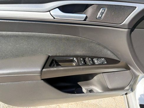 Used 2016 Ford Fusion SE FWD image 10