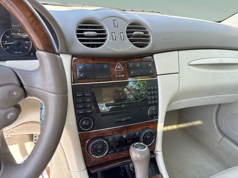 Used 2009 Mercedes-Benz CLK 550 Coupe image 13