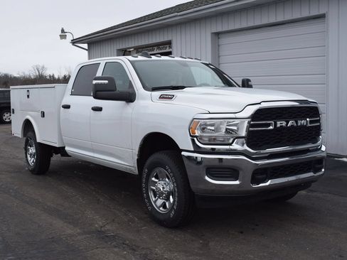 Used 2024 RAM 2500 Tradesman w/ Chrome Appearance Group AWD/4WD image 3