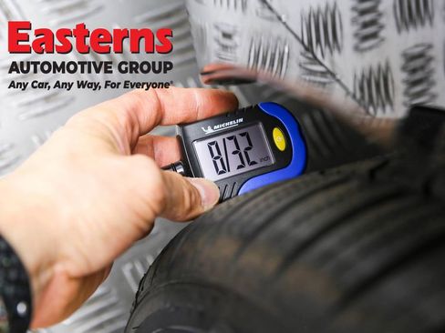 Used 2023 Nissan Versa SV image 28