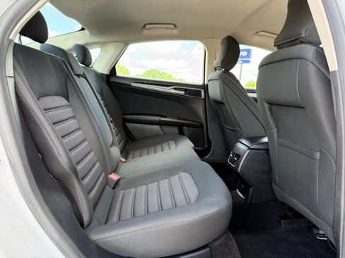 Used 2019 Ford Fusion SE FWD image 15