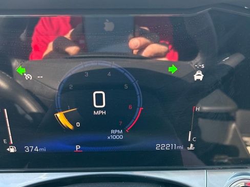 Used 2025 Chevrolet Trax LT w/ LT Convenience Package FWD image 17