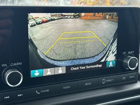 Certified 2025 Honda Pilot Sport image 21