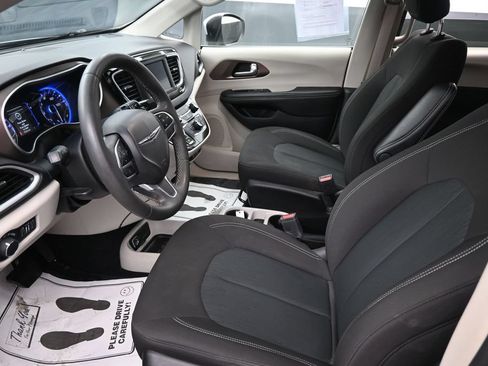 Used 2022 Chrysler Voyager LX FWD image 24
