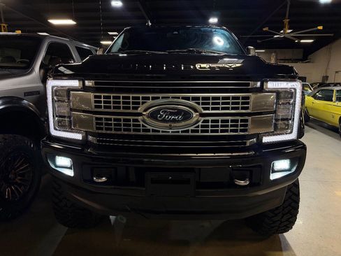 Used 2019 Ford F250 Platinum w/ Platinum Ultimate Package image 25