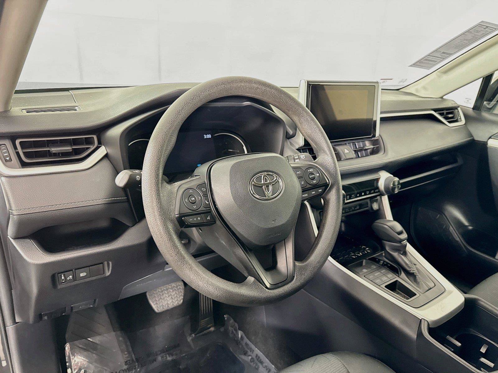 Certified 2025 Toyota RAV4 XLE AWD/4WD image 4