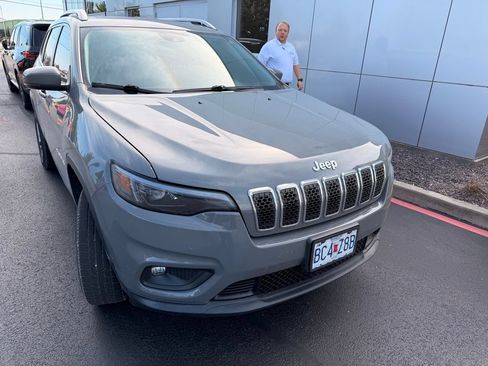 Used 2021 Jeep Cherokee Latitude Lux w/ Sun & Sound Group AWD/4WD image 2