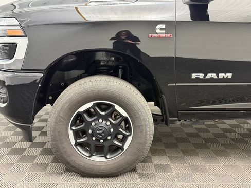 Used 2025 RAM 3500 Laramie AWD/4WD image 11