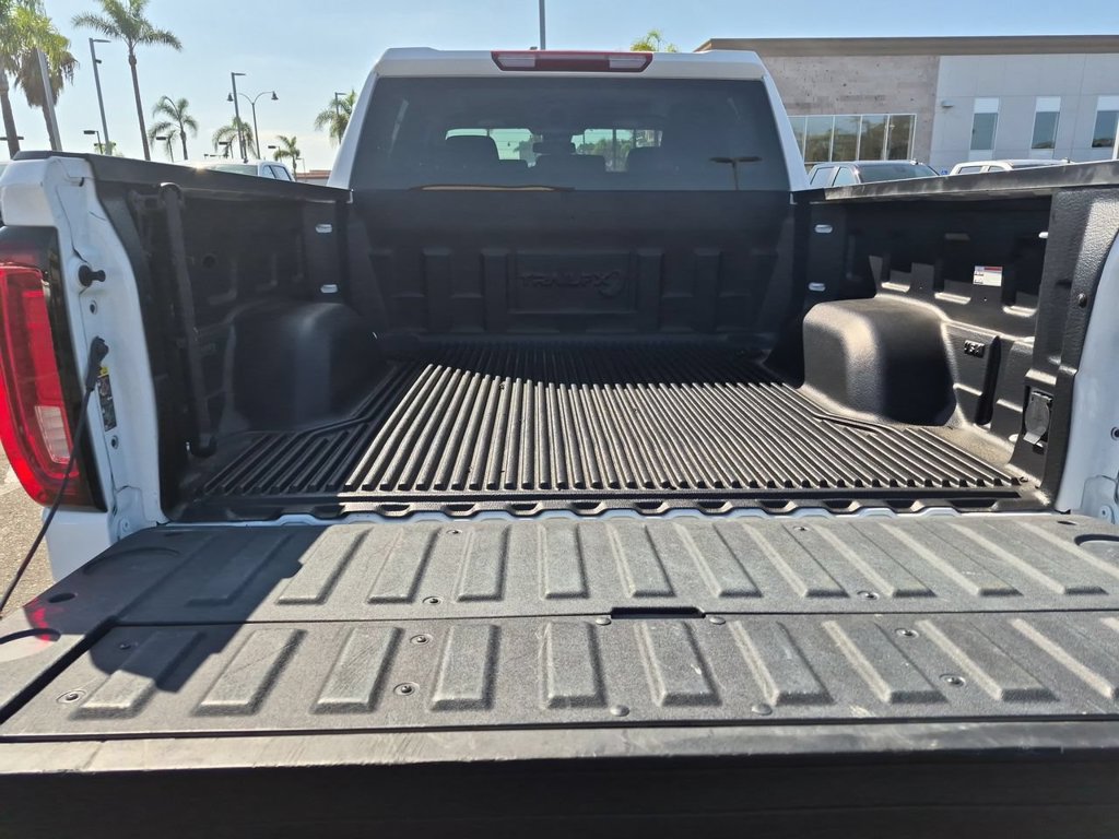 Used 2025 GMC Sierra 1500 SLT AWD/4WD image 26