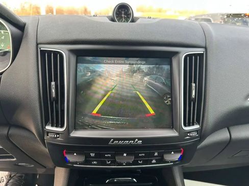Used 2020 Maserati Levante image 20