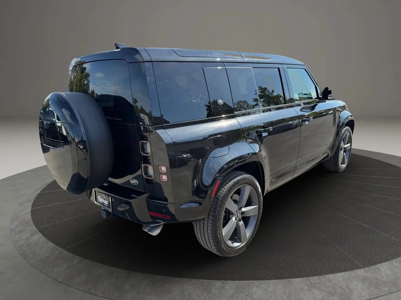 Used 2023 Land Rover Defender 110 AWD/4WD image 3