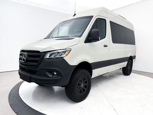 Used 2024 Mercedes-Benz Sprinter 2500 image 32