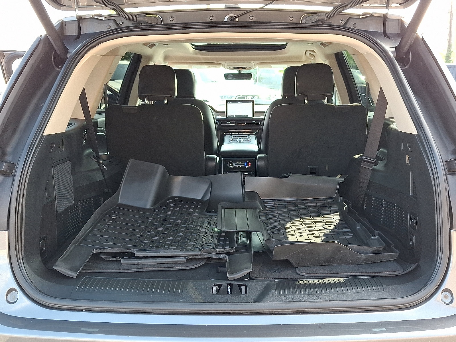Used 2023 Lincoln Aviator AWD w/ Premium Package image 28