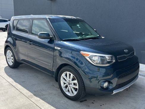 Used 2017 Kia Soul + image 3