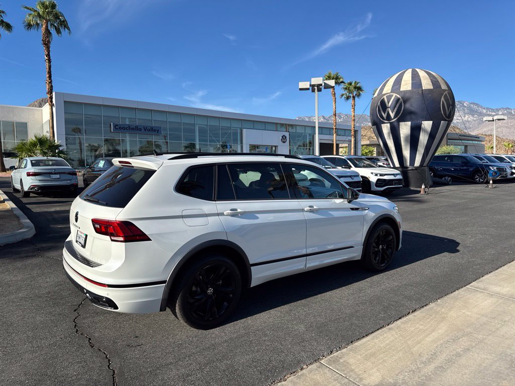 Certified 2024 Volkswagen Tiguan SE R-Line FWD image 2