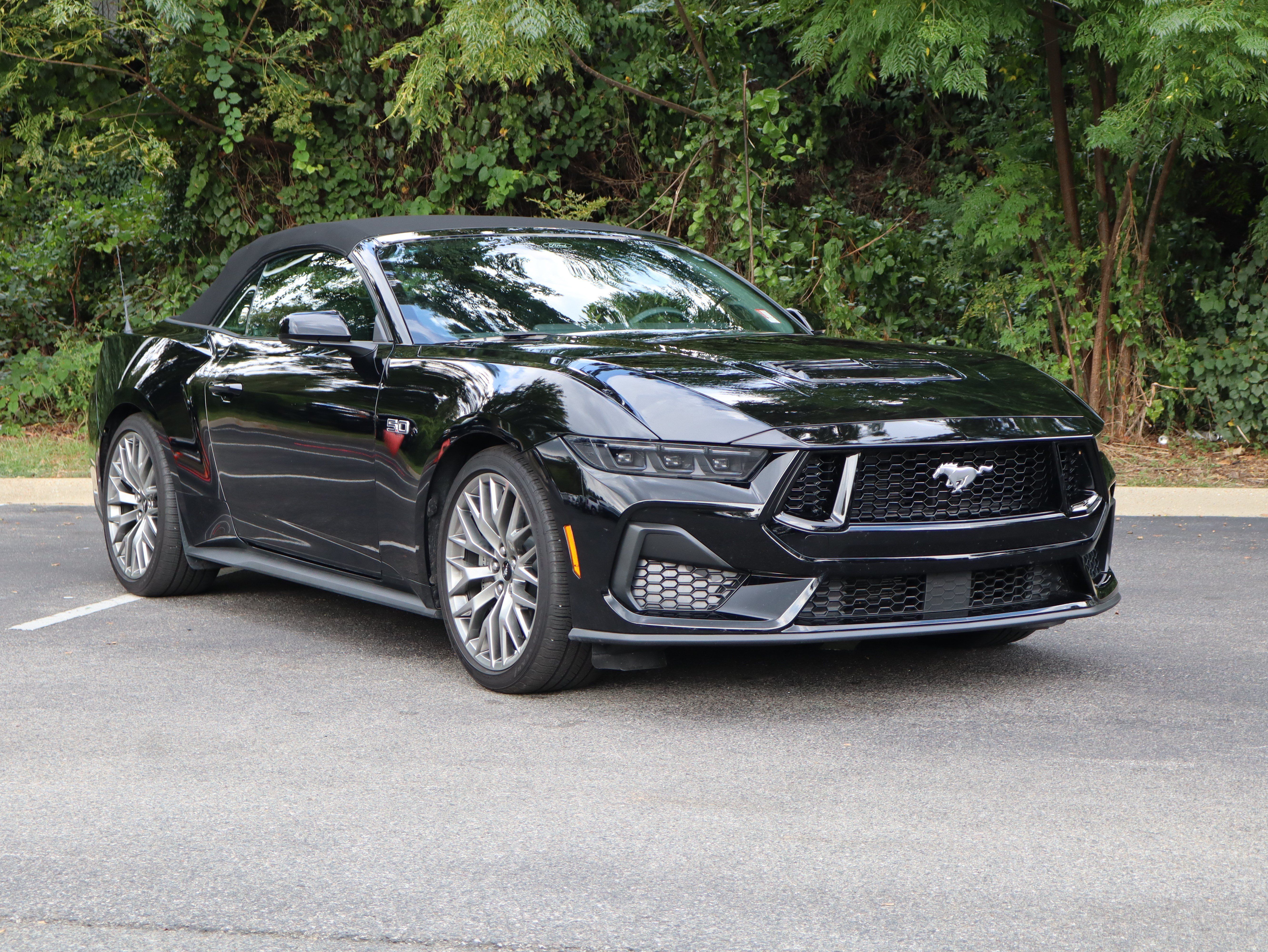 Used 2025 Ford Mustang GT Premium RWD image 2