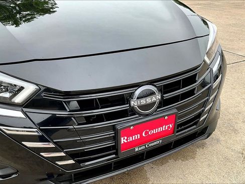 Used 2025 Nissan Versa SV FWD image 31