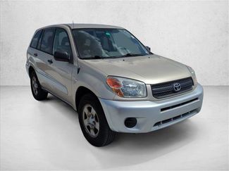 Used 2005 Toyota RAV4 2WD video 3