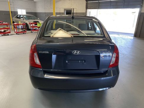 Used 2010 Hyundai Accent GLS FWD image 4