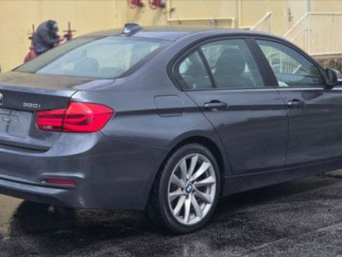 Used 2018 BMW 320i xDrive Sedan w/ Convenience Package image 7