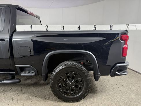 Used 2022 Chevrolet Silverado 2500 LT w/ Midnight Edition image 5