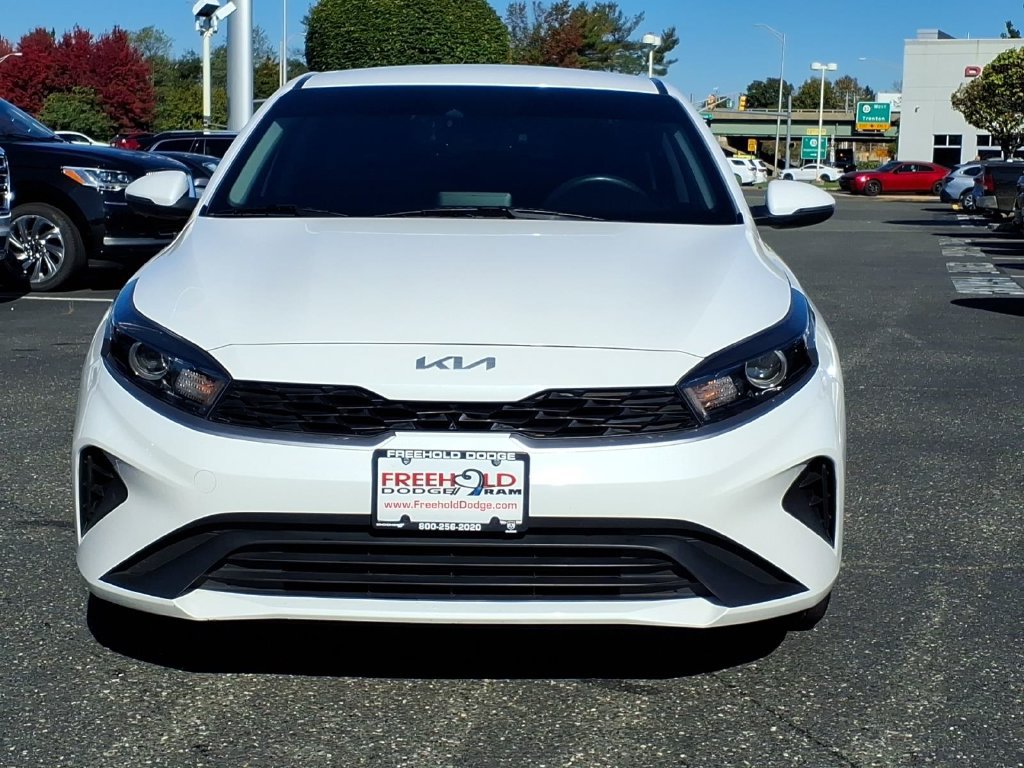 Used 2024 Kia Forte LXS w/ LXS Technology Package FWD image 2