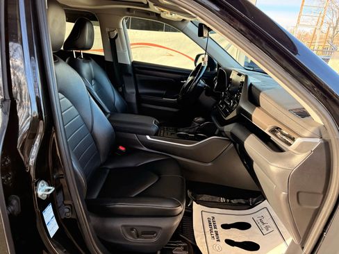Used 2021 Toyota Highlander XLE image 27