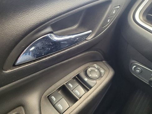 Used 2023 Chevrolet Equinox LT image 27