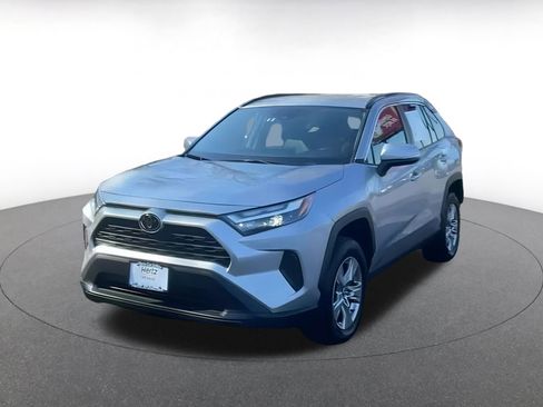 Used 2025 Toyota RAV4 XLE image 4
