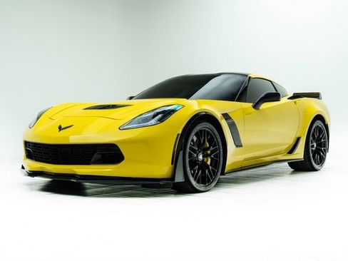 Used 2015 Chevrolet Corvette Z06 w/ 3LZ Preferred Equipment Group image 9