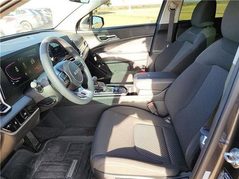 Used 2025 Kia Sportage LX image 11