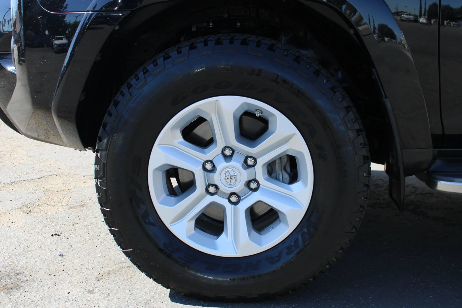 Used 2018 Toyota 4Runner SR5 Premium AWD/4WD image 13