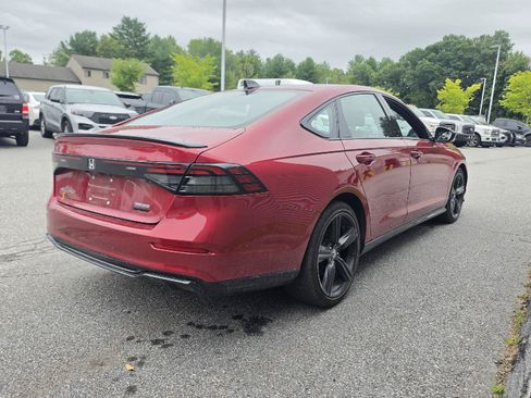Used 2024 Honda Accord Sport image 3