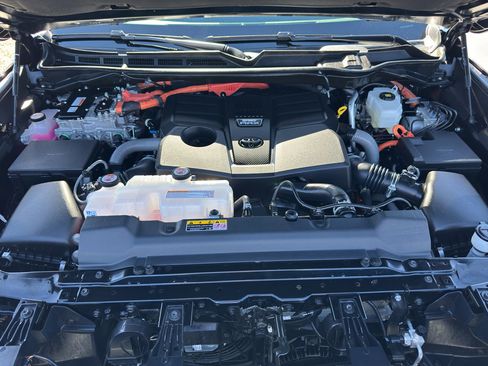 Used 2024 Toyota Tundra Limited w/ TRD Off-Road Package image 17