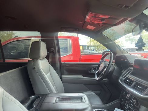Used 2022 Chevrolet Tahoe Z71 w/ Luxury Package AWD/4WD image 7