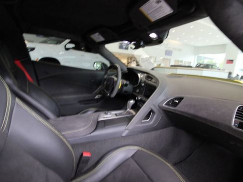 Used 2019 Chevrolet Corvette Z06 RWD image 16