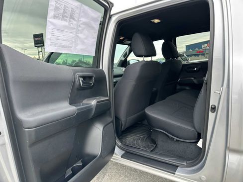 Used 2018 Toyota Tacoma SR image 14