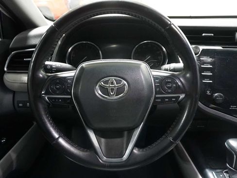 Used 2019 Toyota Camry XLE image 16