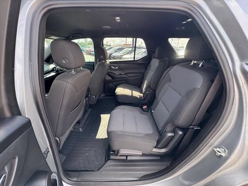 Used 2023 Chevrolet Traverse LT FWD image 11